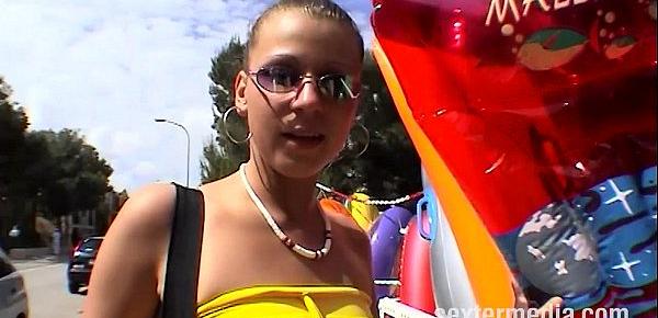  Streetgirls auf Mallorca  Dildo ficken am Strand